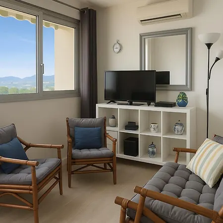 Luminous With Sea View In Apartment *